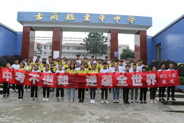 古蔺县皇华中学的初三学生彭龙还在同事中收了两个"徒弟",想把他俩也